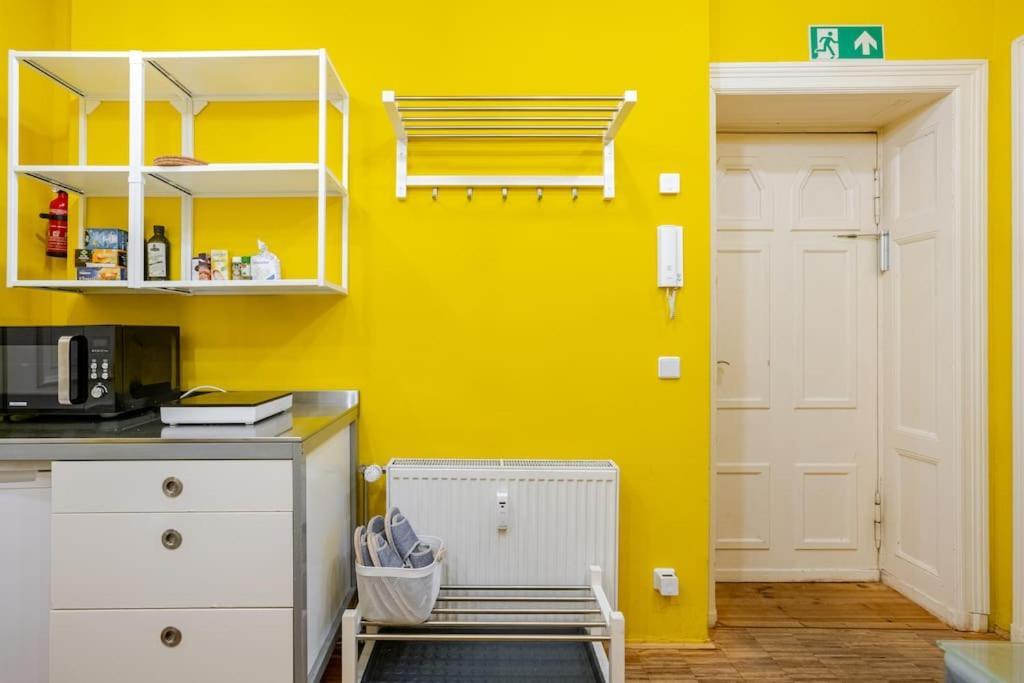 Nap Club - Stylish & Quiet Base In Vibrant Kiez Appartement Berlijn